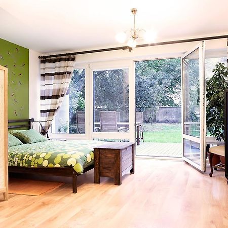 Lovely Garden Flat near Royal Park Varşova Oda fotoğraf