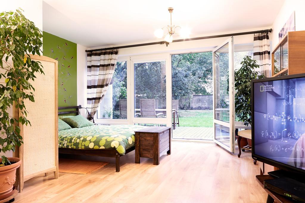 Lovely Garden Flat near Royal Park Varşova Oda fotoğraf