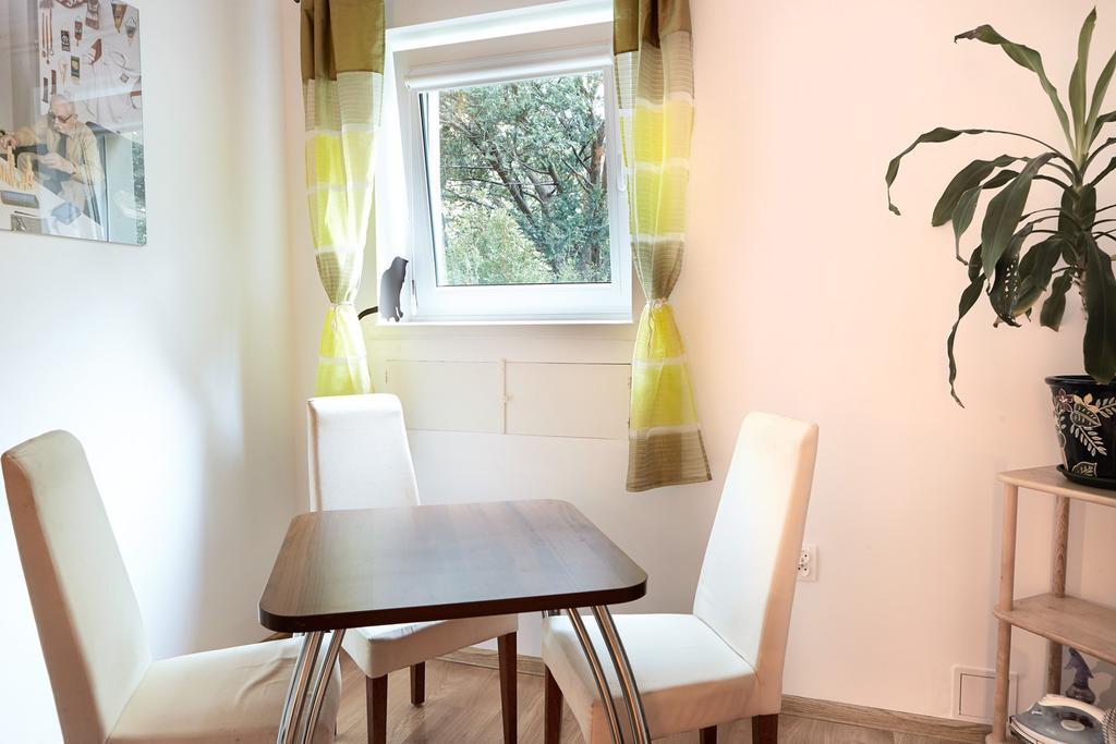 Lovely Garden Flat near Royal Park Varşova Oda fotoğraf