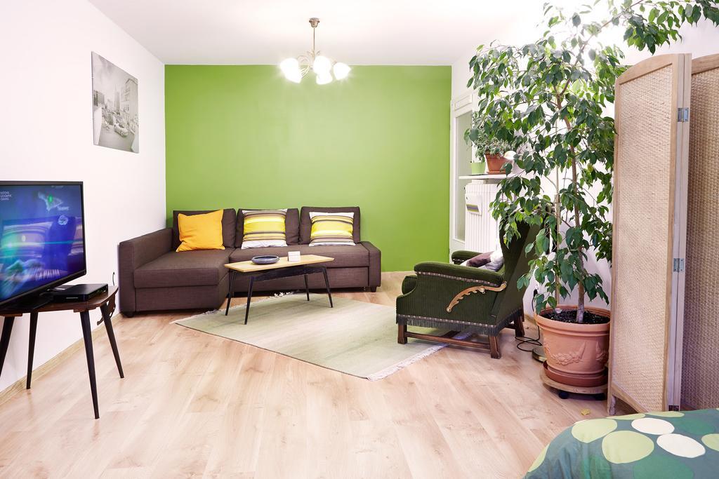 Lovely Garden Flat near Royal Park Varşova Oda fotoğraf